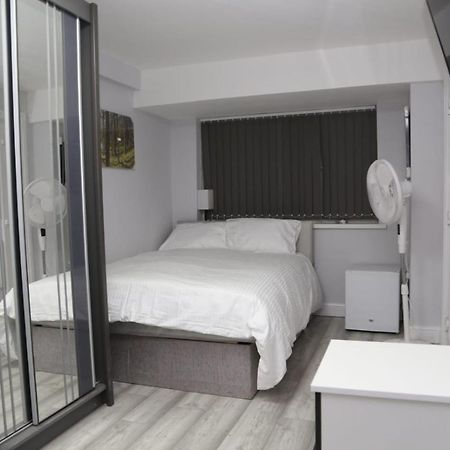 A A Guest Rooms Nightingale Chalet London Exterior foto